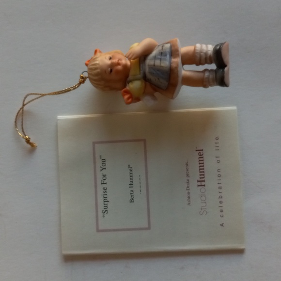 Berta Hummel 'Surprise For You" Holiday Ornament. - Picture 3 of 5